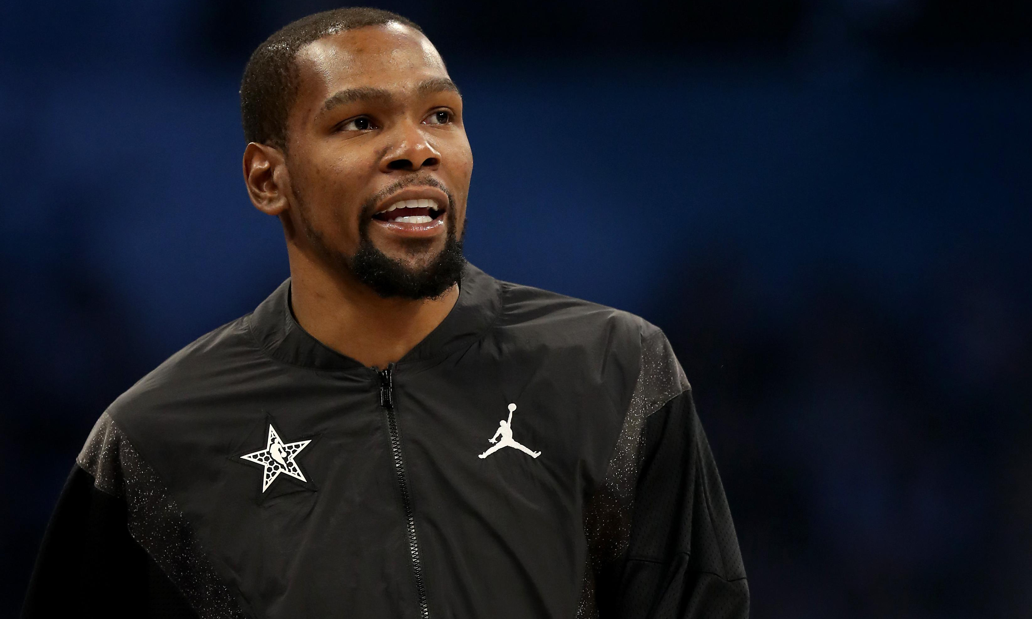 他在中场的 他在中场的