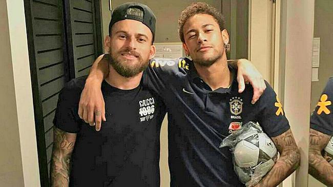 皇马目前仍 皇马目前仍