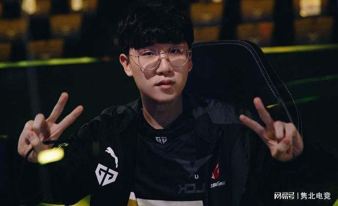 具备沟通与 具备沟通与